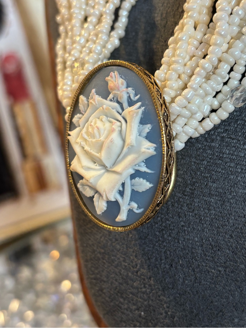 Avon vintage multi-strand seed bead and rose cameo necklace - Picture 4 of 12